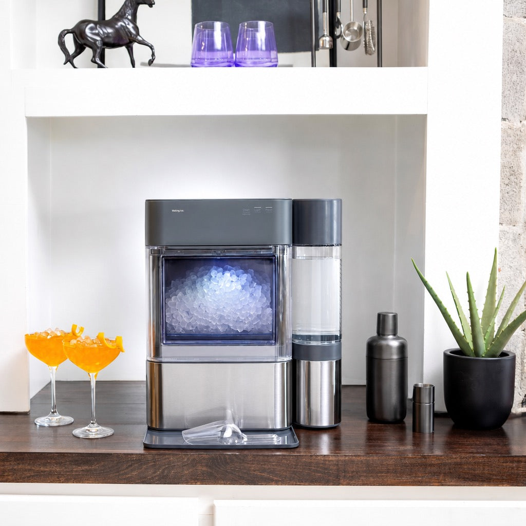 Carbon black nugget ice maker with cocktails