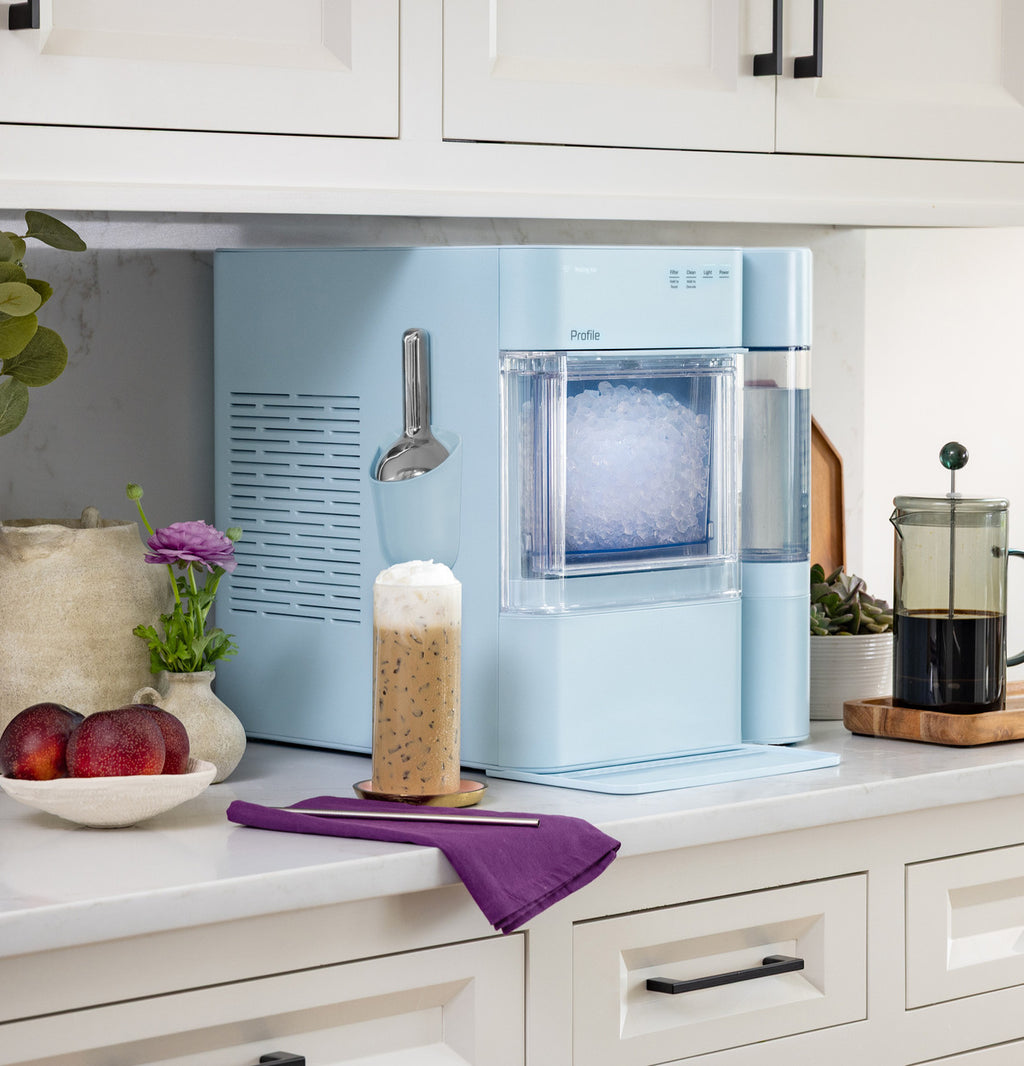 Aqua nugget ice maker with drinks