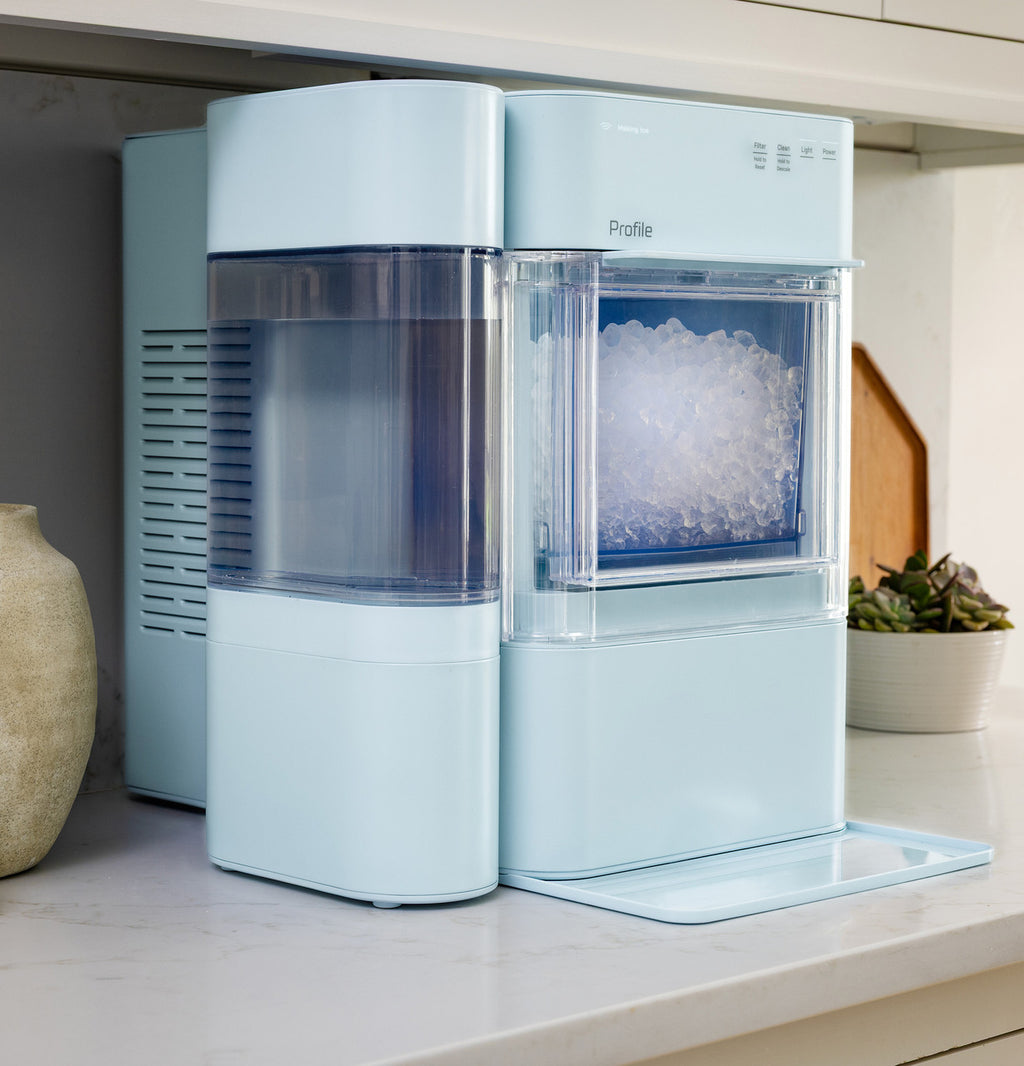 Aqua nugget ice maker with cocktails
