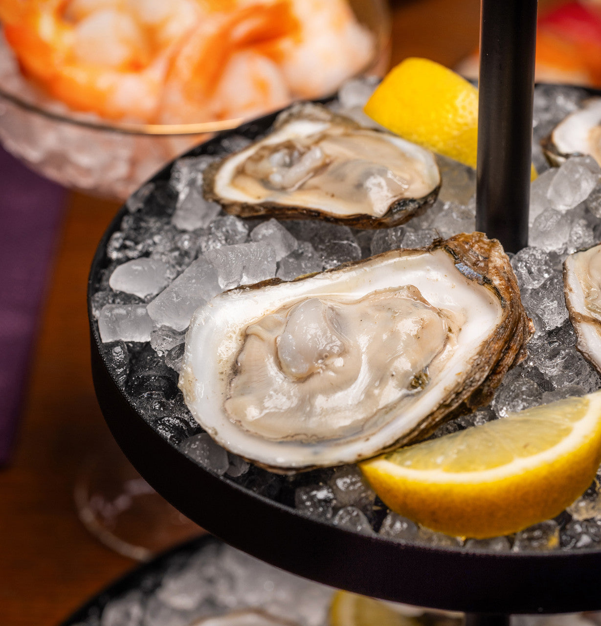 Nugget ice with oysters